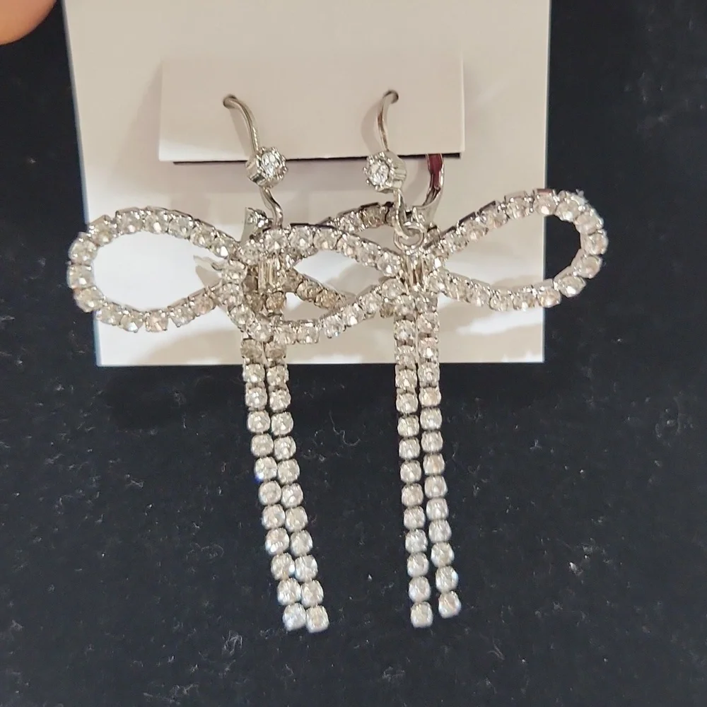 🤍▪️ BETSEY JOHNSON▪️ Silver Silver Bow Drop Rhinestone Earrings